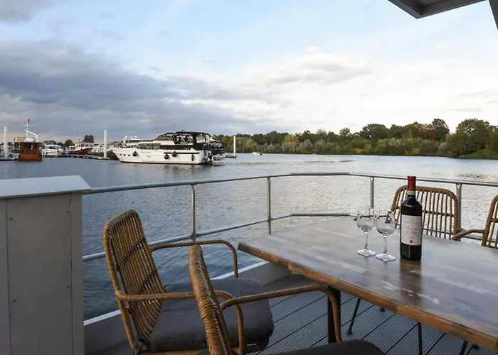 Botel House Boat Mallorca Maastricht